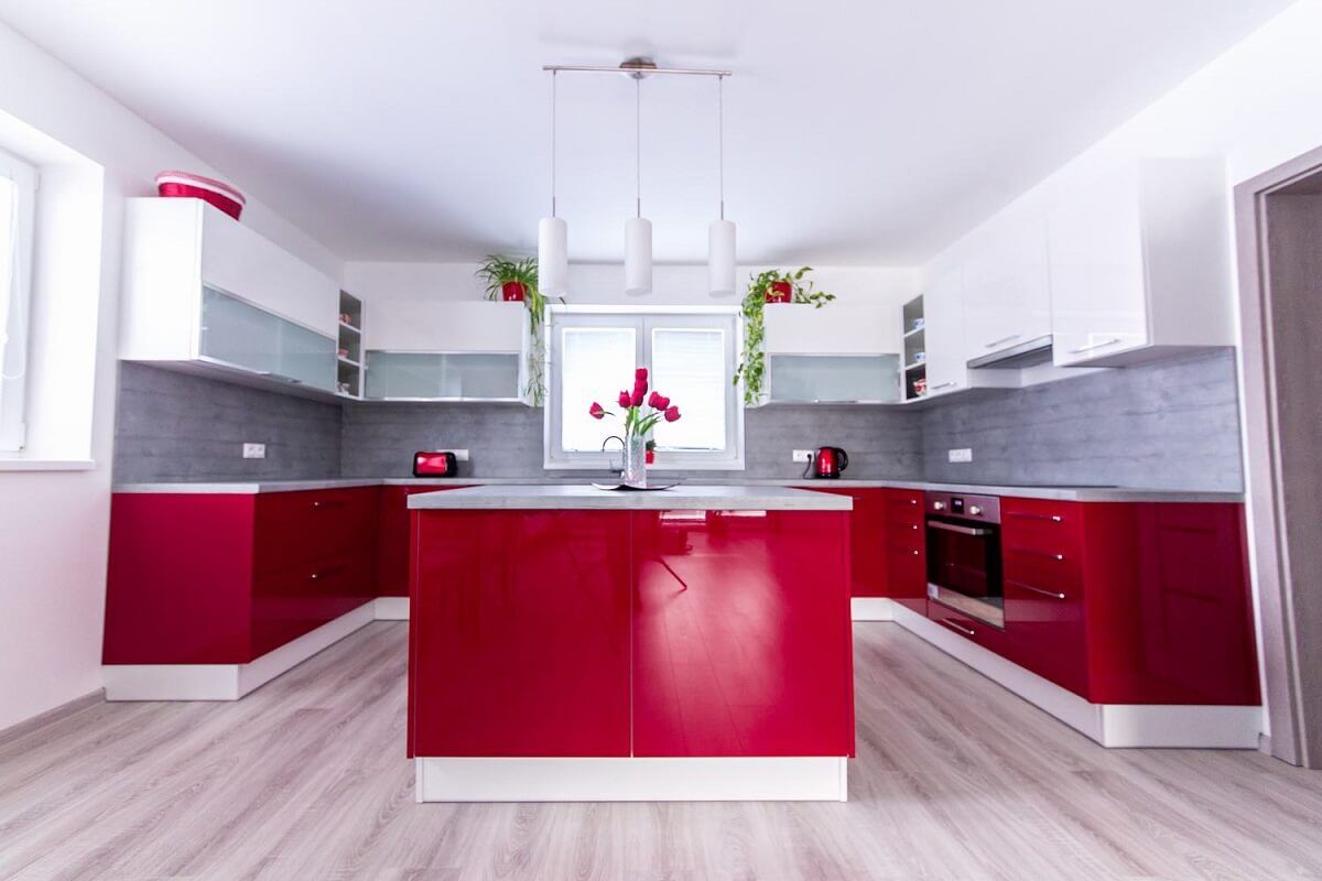 Lesklá červená kuchyňa