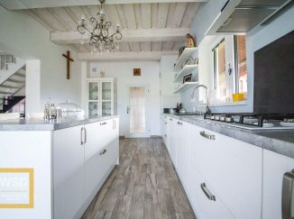 Vintage biela kuchyňa