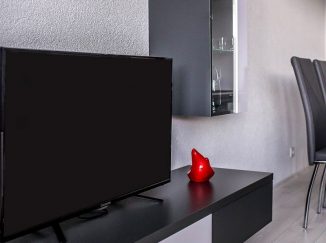 Sivá televízna stena