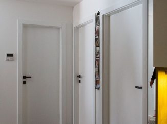 Biele dvere v byte