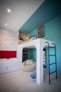 detská izba s netradičnou poschodovou posteľou